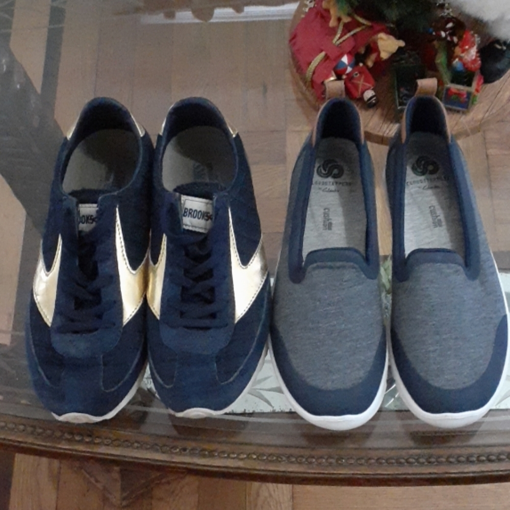 Lot of 2 sneakers size 6 Brooks, Clark's